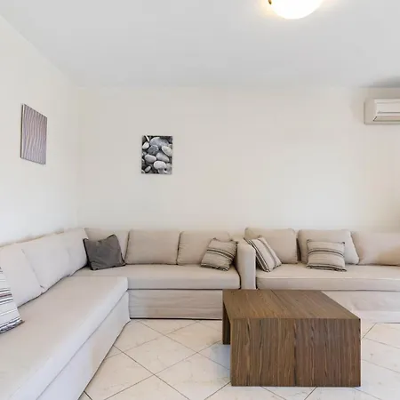 Adiora - Luxury Spacious For Big Groups