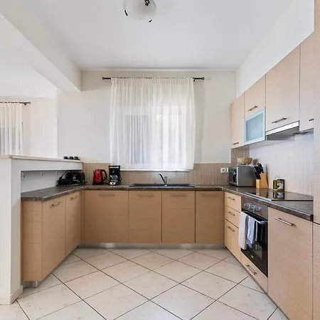 Villa Adiora - Luxury Spacious For Big Groups